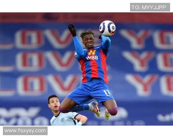 扎辫子的足球明星展现独特风格与球场魅力的完美结合