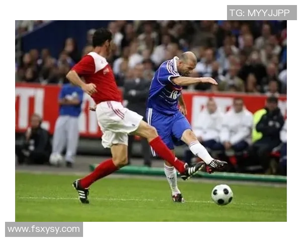 挑战极限模仿足球明星射门比赛展现你的足球技巧与风采