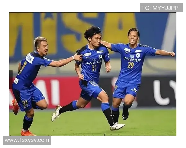 日本足球明星最新动态与精彩瞬间照片分享